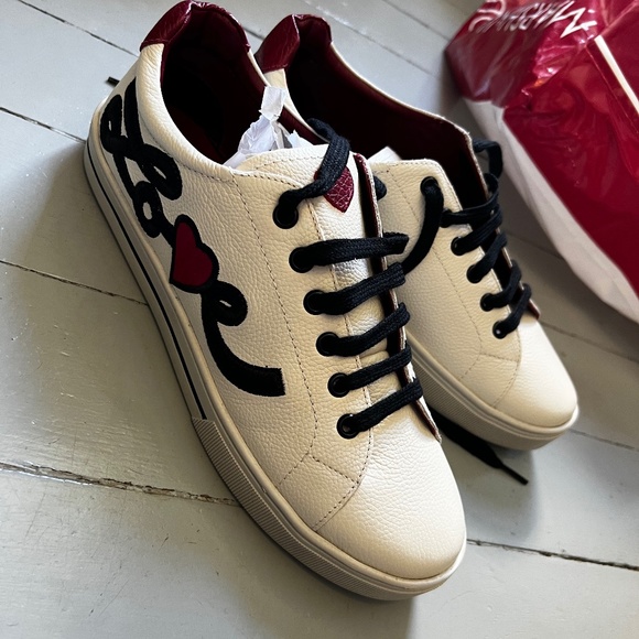 Brighton Shoes - Brighten tennis shoes